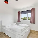 New And Modern With Hot Tub Vakantiehuis *