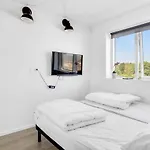Vakantiehuis New And Modern With Hot Tub Frorup