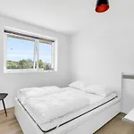 Vakantiehuis New And Modern With Hot Tub