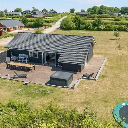 Casa de Férias New And Modern With Hot Tub *