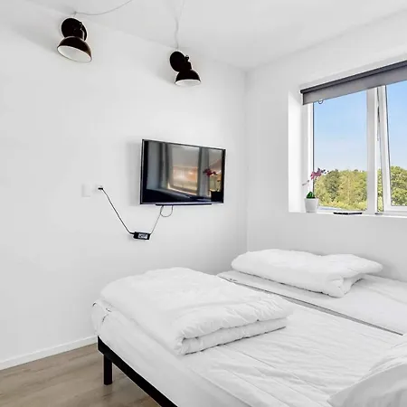 Casa de Férias New And Modern With Hot Tub Frorup