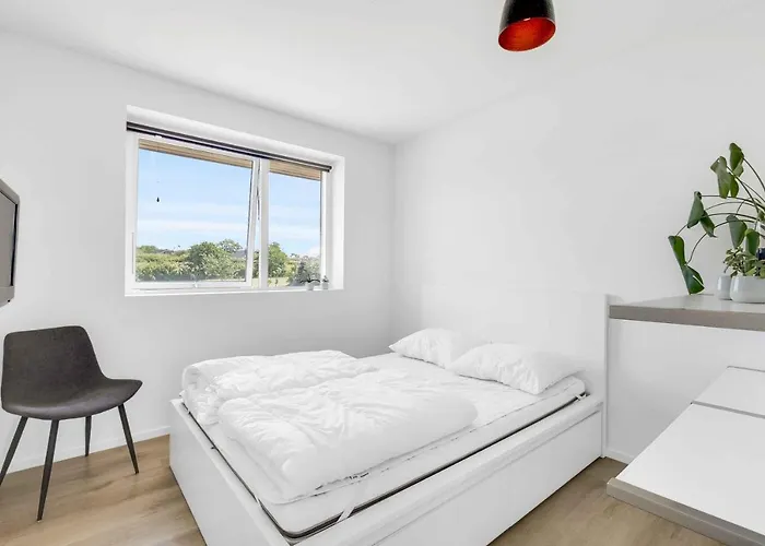 בית נופש New And Modern With Hot Tub